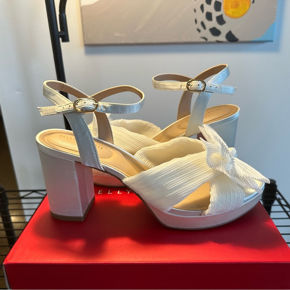 Kelly & Katie Heather Ivory Pleated Platform Bow Heels WIDE WIDTH - NWT